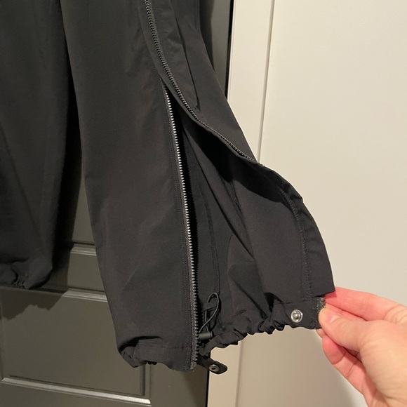 Athleta Stay Fly Black Zipper Nylon Track Pant Size Medium Gently Worn - Picture 6 of 11